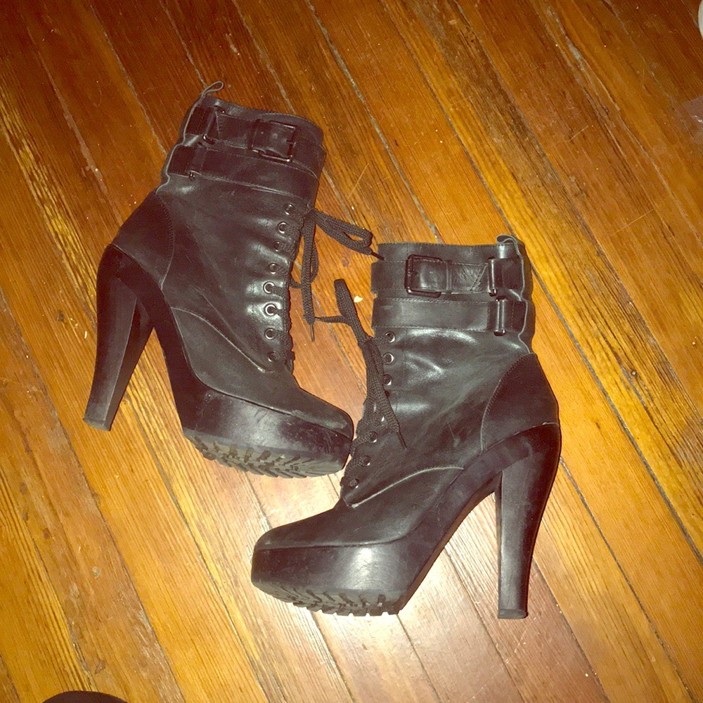Jeffrey Campbell .